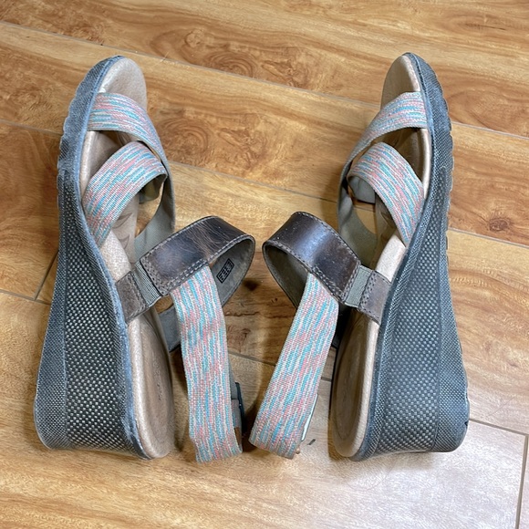 Keen Brown Wedge Sandals - Picture 3 of 4